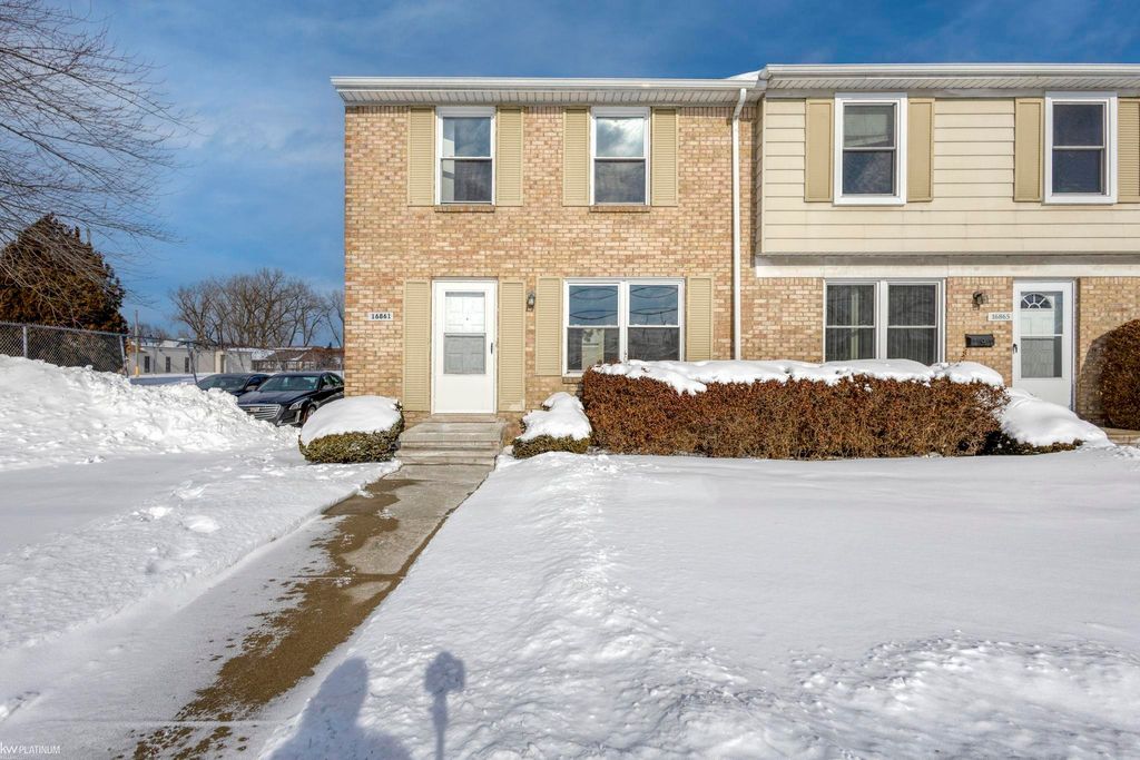 16861 E 12 Mile Rd Road, Roseville, MI 48066