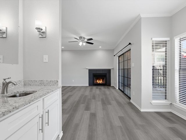 411 Pebble Way 148, Arlington, TX 76006