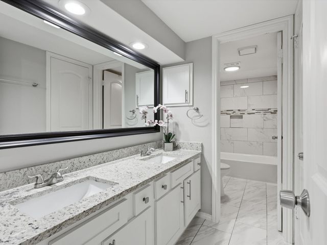 411 Pebble Way 148, Arlington, TX 76006