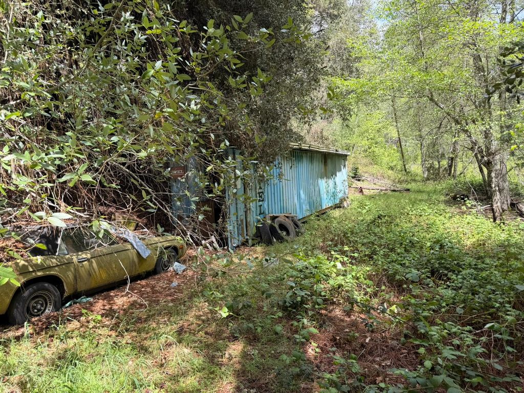 Image 14 of property listing at 39 Anderson Valley Road, Coulterville, CA 95311