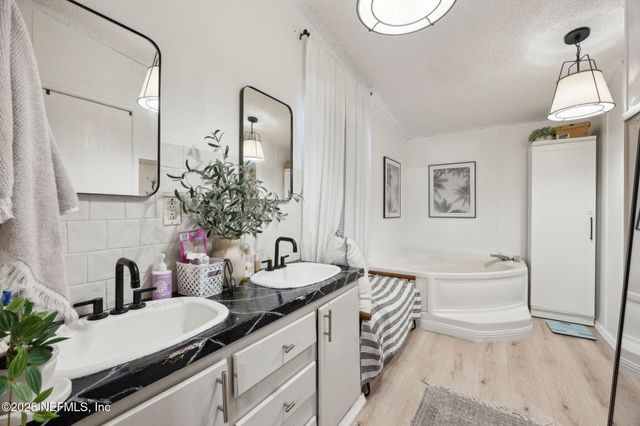 15461 DEWANNA Road, Jacksonville, FL 32218