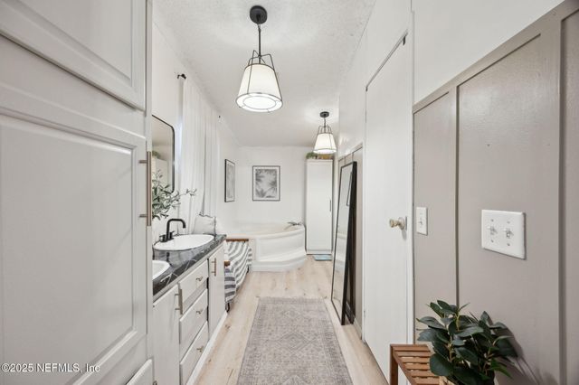 15461 DEWANNA Road, Jacksonville, FL 32218