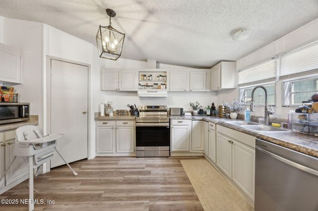 15461 DEWANNA Road, Jacksonville, FL 32218