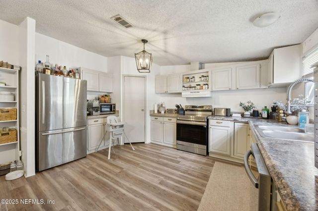 15461 DEWANNA Road, Jacksonville, FL 32218