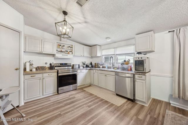 15461 DEWANNA Road, Jacksonville, FL 32218