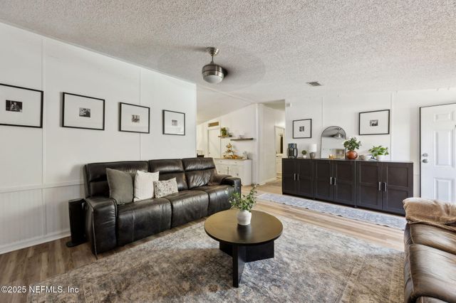 15461 DEWANNA Road, Jacksonville, FL 32218