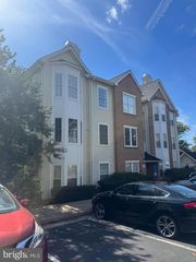 4139 FOUNTAINSIDE LN #F-301, Fairfax, VA 22030