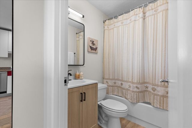 44 Washington St 1105, Brookline, MA 02445