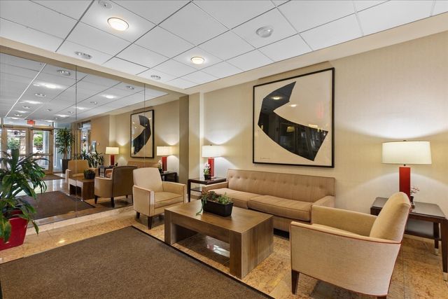 44 Washington St 1105, Brookline, MA 02445