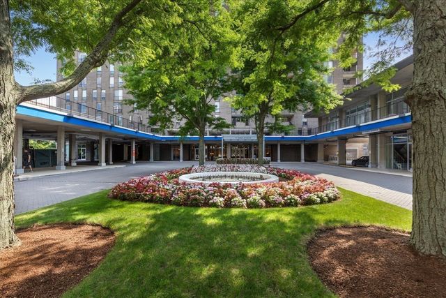 44 Washington St 1105, Brookline, MA 02445