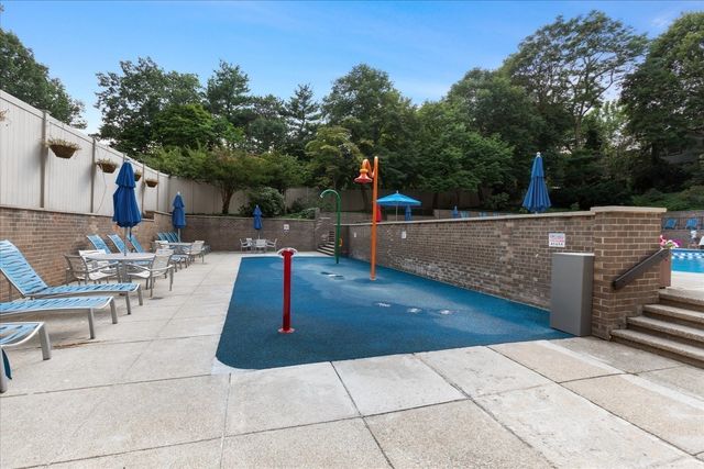 44 Washington St 1105, Brookline, MA 02445