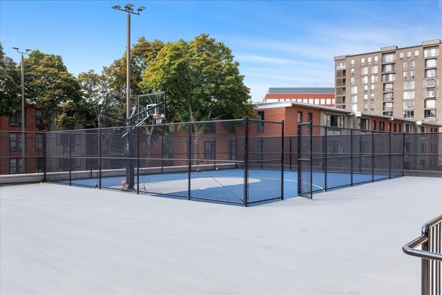 44 Washington St 1105, Brookline, MA 02445