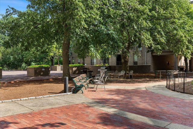 44 Washington St 1105, Brookline, MA 02445