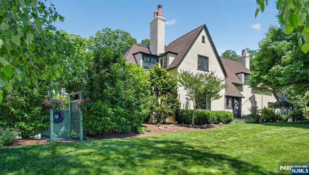 230 Satterthwaite Avenue, Nutley, NJ 07110