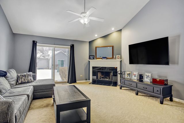 2714 Lake Side Circle, Joliet, IL 60431