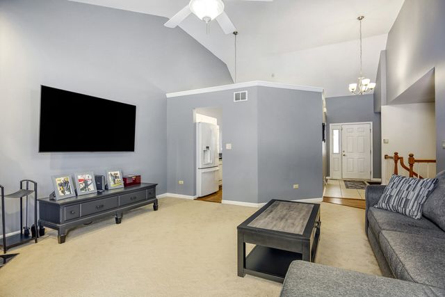 2714 Lake Side Circle, Joliet, IL 60431