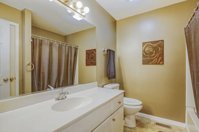 2714 Lake Side Circle, Joliet, IL 60431