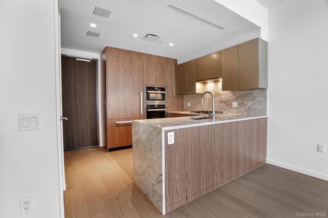 13327 39th Avenue PHC, Flushing, NY 11354