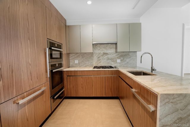 13327 39th Avenue PHC, Flushing, NY 11354