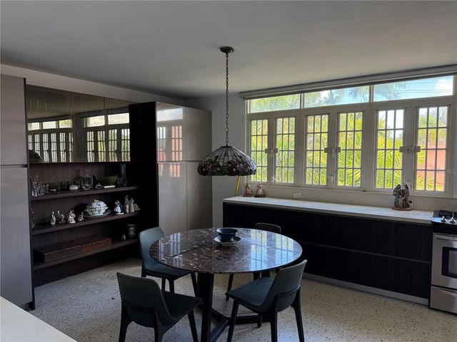Garden Hills Sur HASTINGS Y-3 Y-3, Guaynabo, PR 00966
