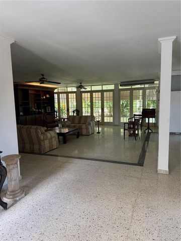 Garden Hills Sur HASTINGS Y-3 Y-3, Guaynabo, PR 00966