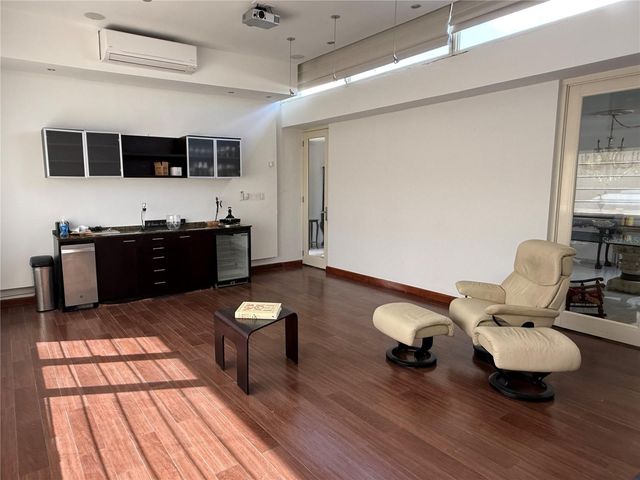 Garden Hills Sur HASTINGS Y-3 Y-3, Guaynabo, PR 00966