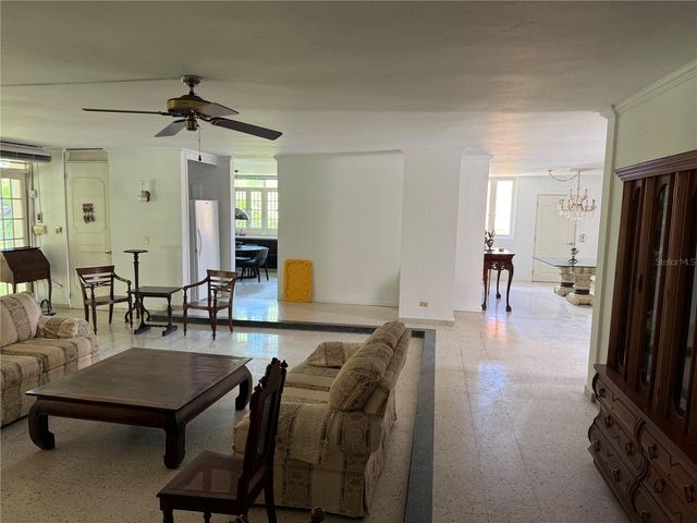 Garden Hills Sur HASTINGS Y-3 Y-3, Guaynabo, PR 00966