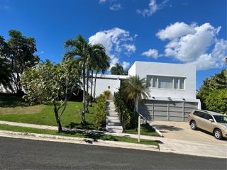 Garden Hills Sur HASTINGS Y-3 Y-3, Guaynabo, PR 00966