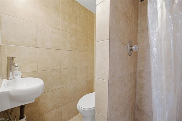 2924 Dominion AVE, Norfolk, VA 23518