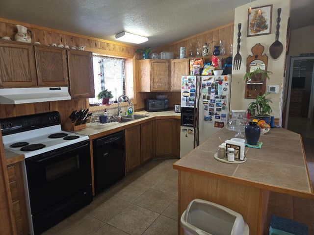 14204 Ravenwood Drive, Klamath Falls, OR 97601