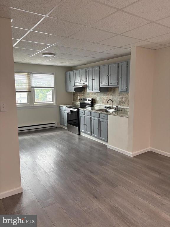 532 N EASTON RD, Glenside, PA 19038