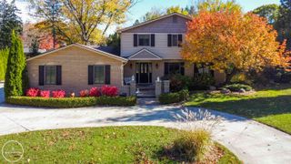 19909 White Oaks Drive, Clinton Twp, MI 48036