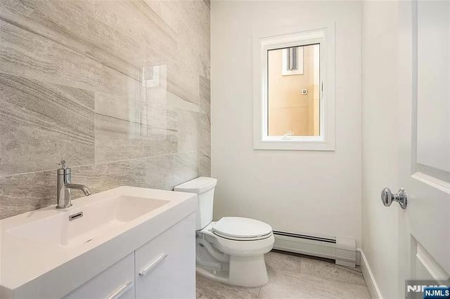 799 End Avenue, Cliffside Park, NJ 07010