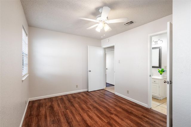 3800 Foust TRL B, Georgetown, TX 78628