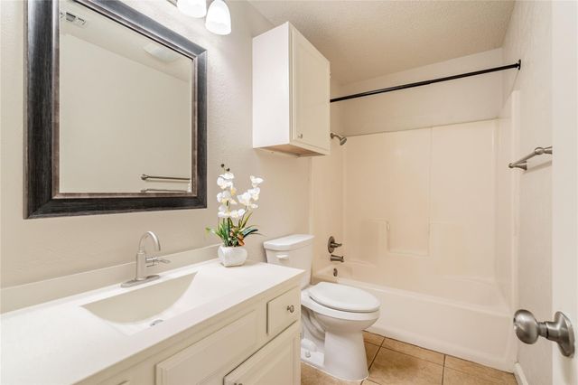 3800 Foust TRL B, Georgetown, TX 78628