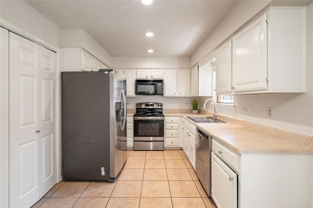 3800 Foust TRL B, Georgetown, TX 78628
