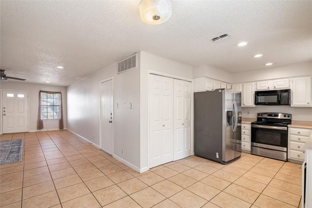 3800 Foust TRL B, Georgetown, TX 78628