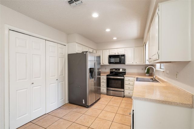 3800 Foust TRL B, Georgetown, TX 78628