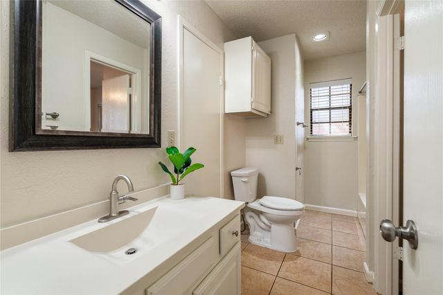 3800 Foust TRL B, Georgetown, TX 78628