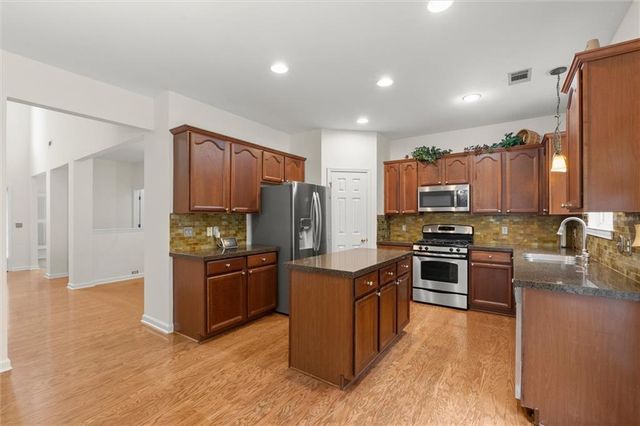 433 Highlands Loop, Woodstock, GA 30188
