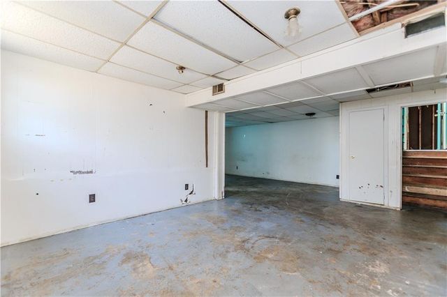 556 Roxbury Drive, Riverdale, GA 30274