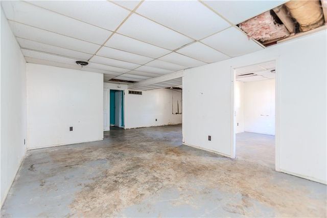 556 Roxbury Drive, Riverdale, GA 30274