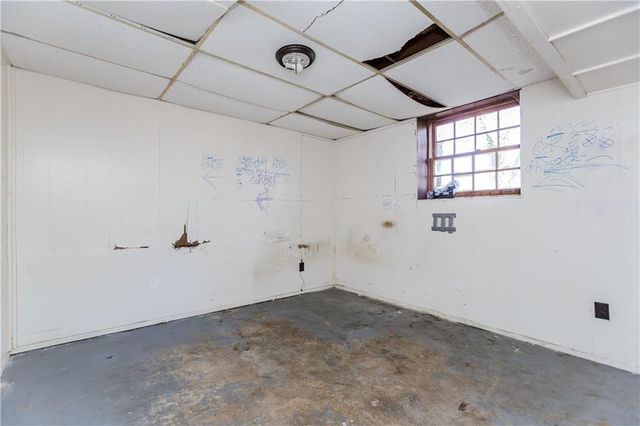 556 Roxbury Drive, Riverdale, GA 30274