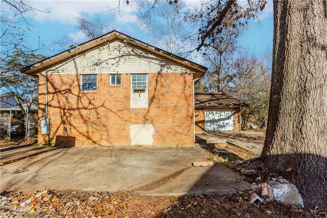 556 Roxbury Drive, Riverdale, GA 30274