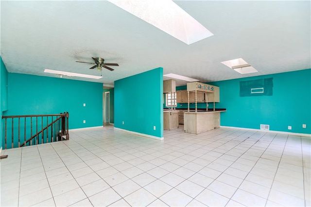 556 Roxbury Drive, Riverdale, GA 30274