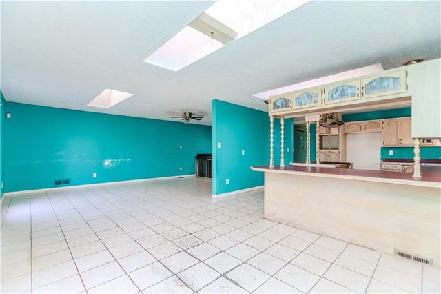 556 Roxbury Drive, Riverdale, GA 30274