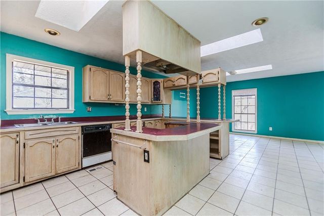 556 Roxbury Drive, Riverdale, GA 30274