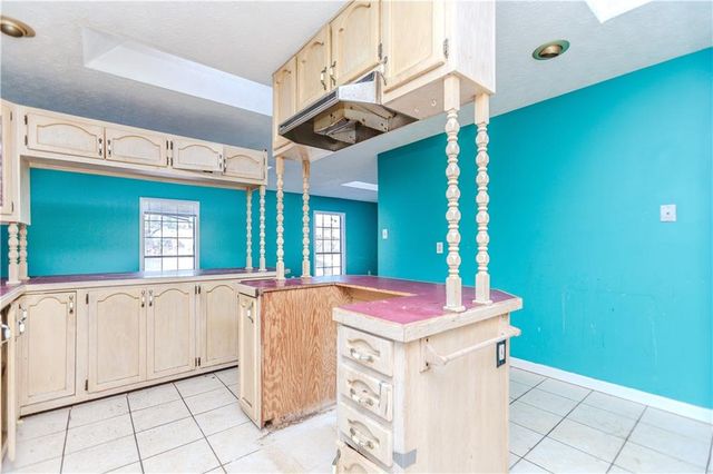 556 Roxbury Drive, Riverdale, GA 30274