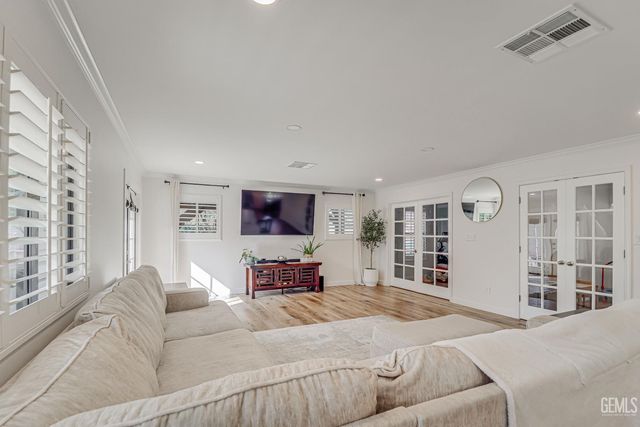 6413 Gina Court, Bakersfield, CA 93308