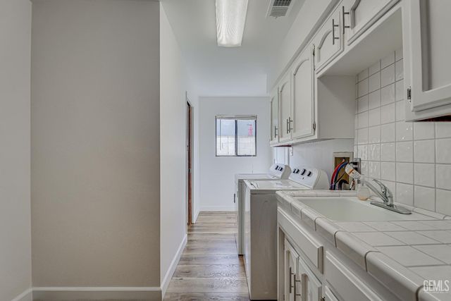 6413 Gina Court, Bakersfield, CA 93308